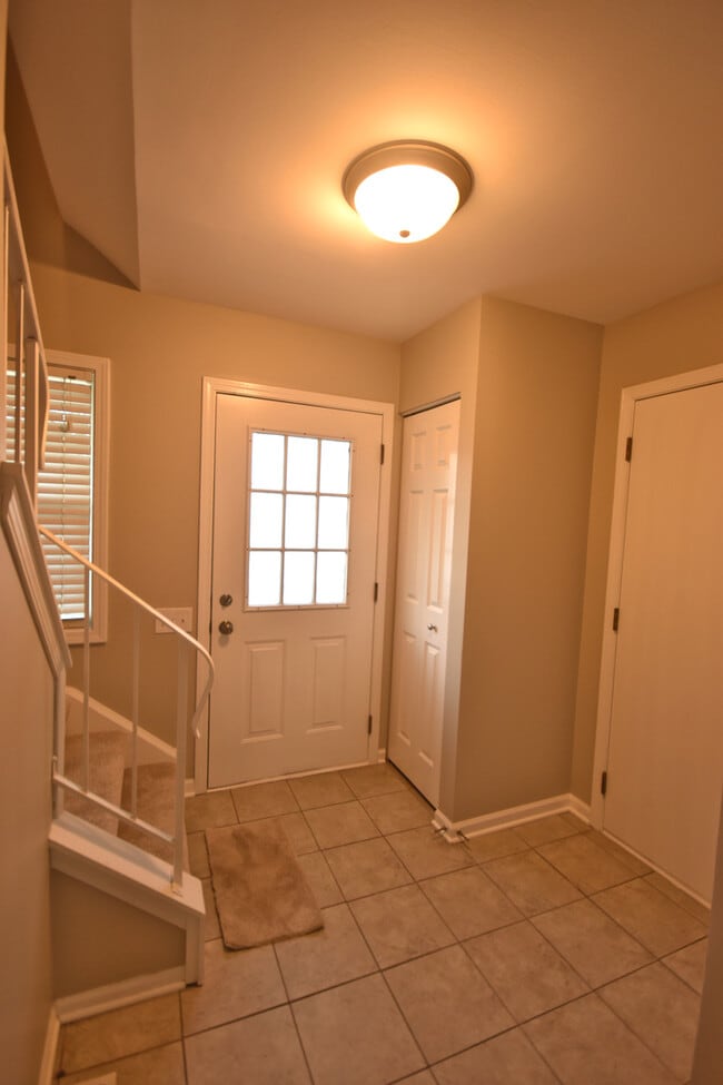 Building Photo - 1625 College Green Dr