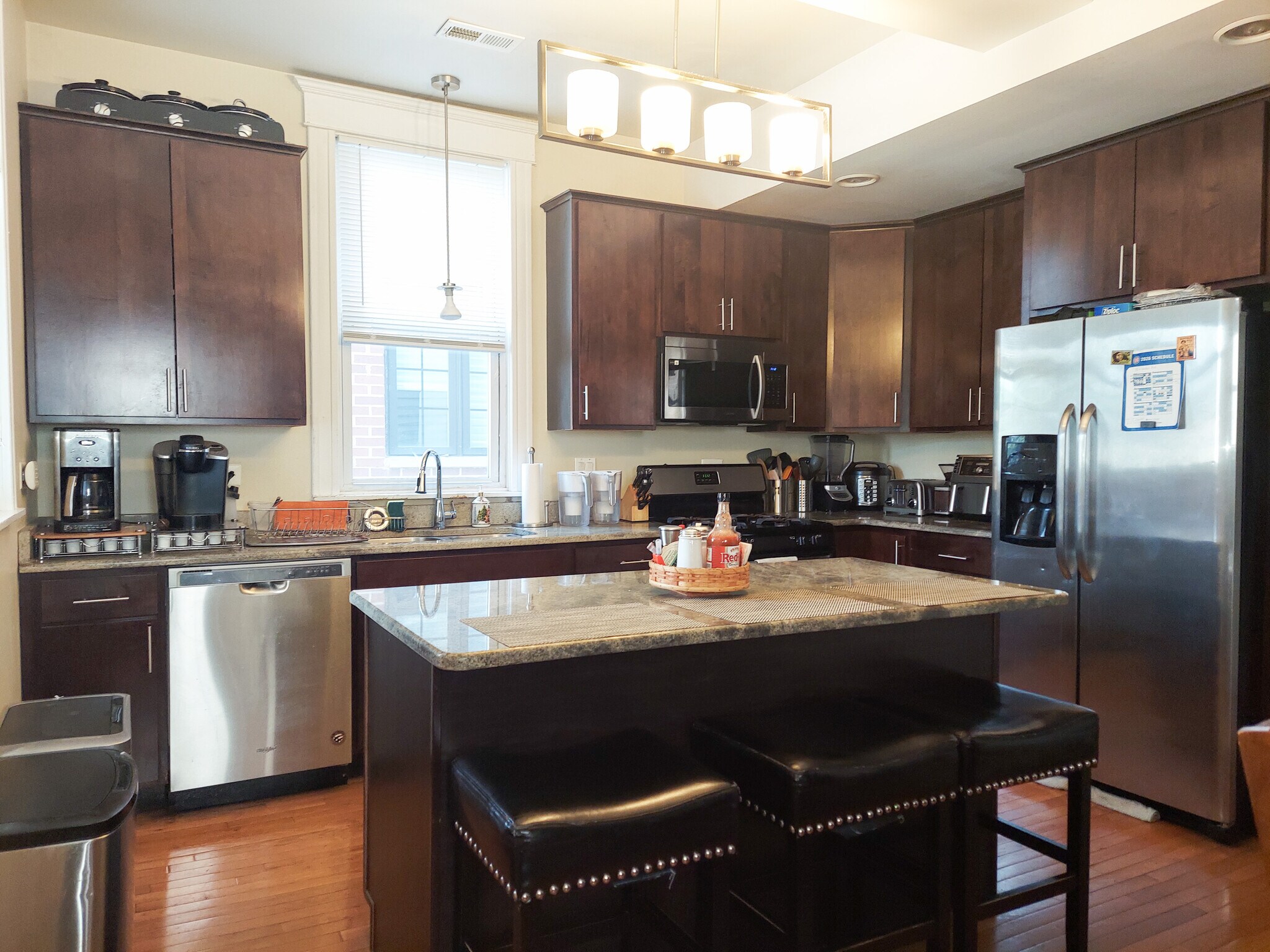 Building Photo - 1832 W Addison St