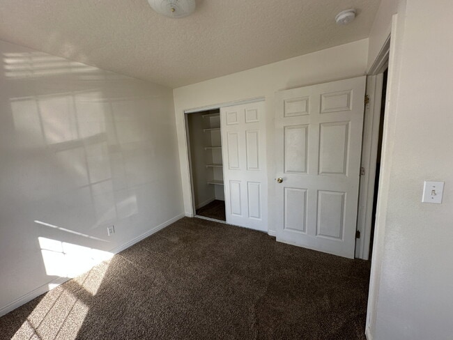 Building Photo - 122 Davis Ave