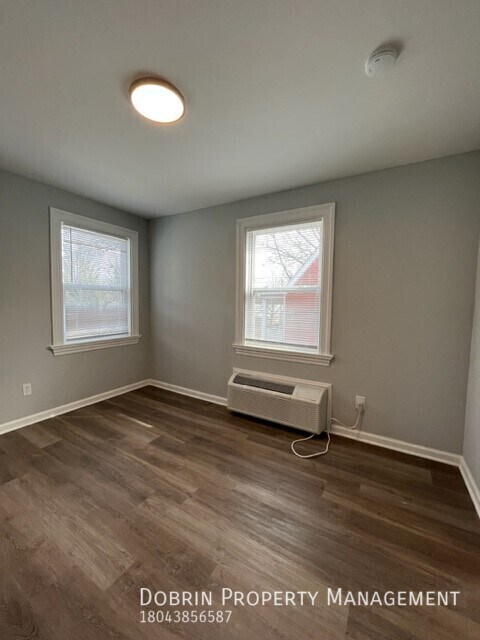 Building Photo - 1721 Blair St