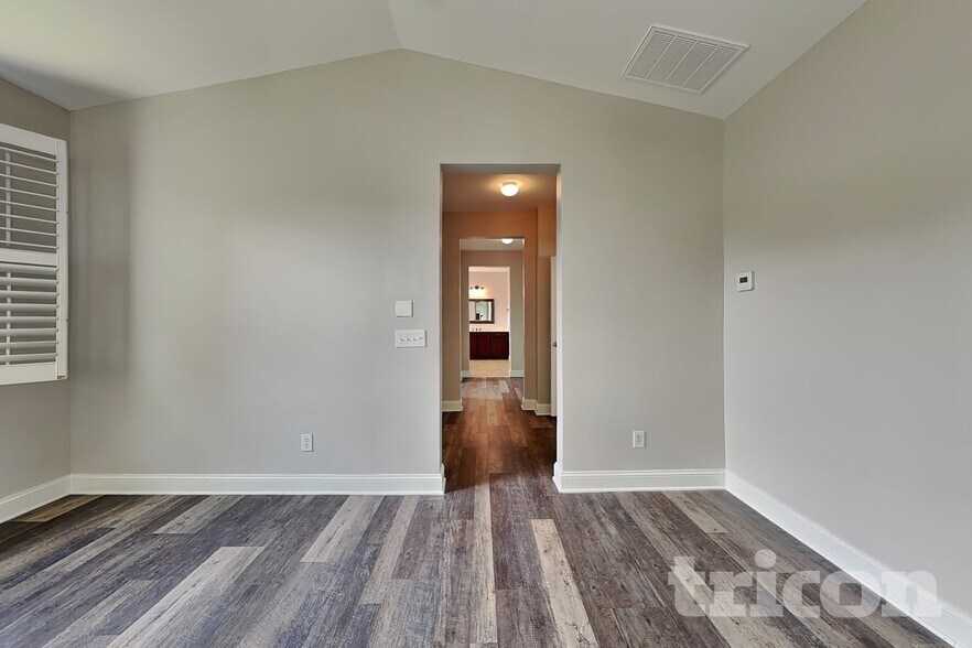 Building Photo - 4384 Challedon Dr