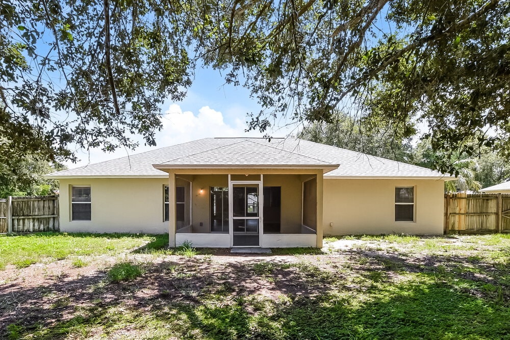 Building Photo - 2233 Lake Pointe Cir