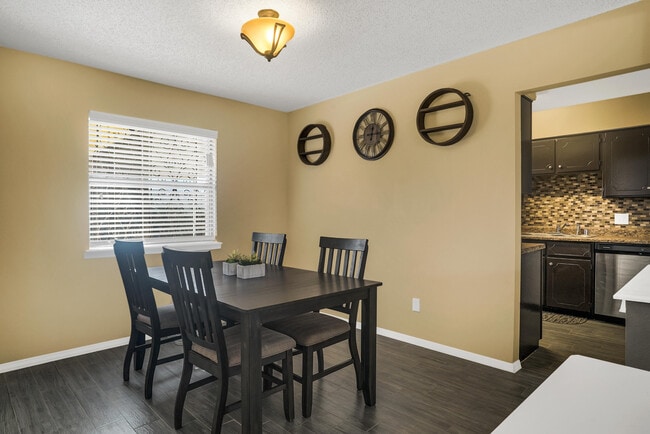 Building Photo - 5664 Longview Dr