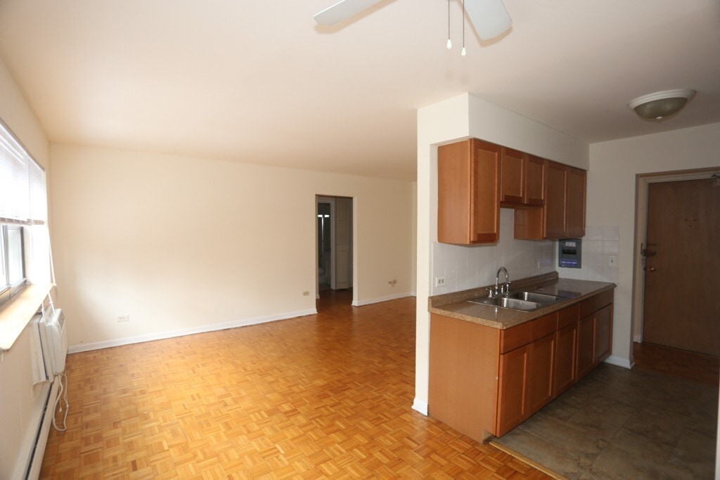 Building Photo - 503 W Briar Pl