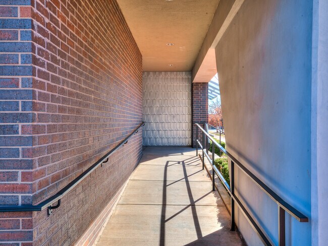 Building Photo - 444 N Central Ave