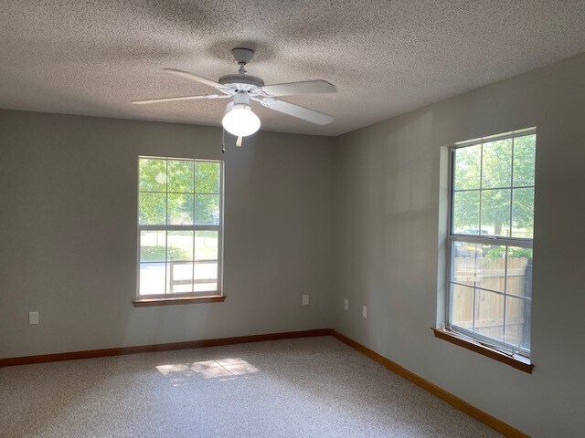 Building Photo - 5105 Lake Dr