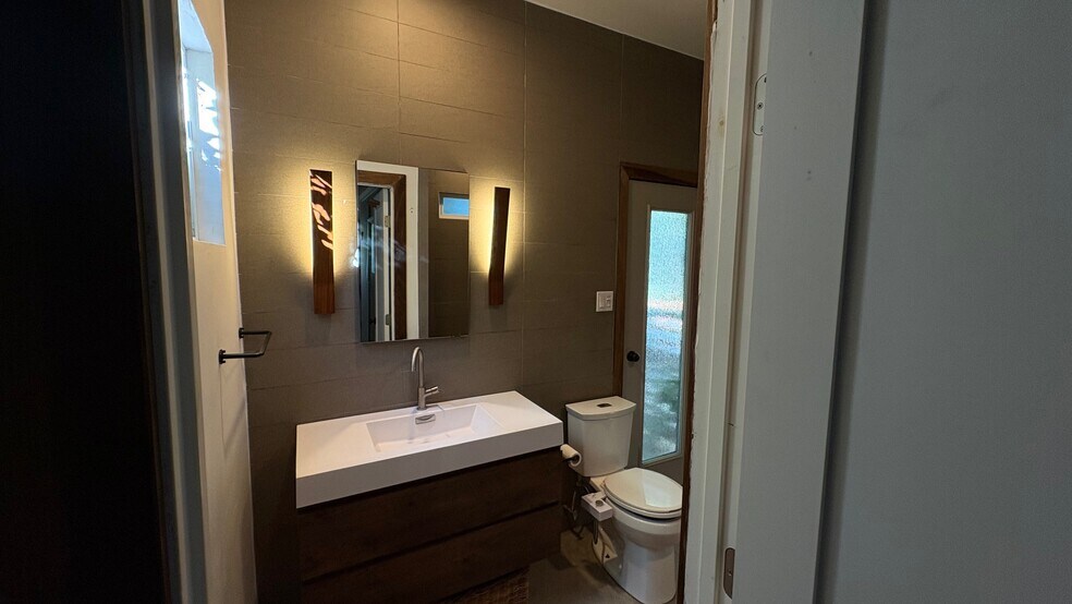 Building Photo - 851 N Ogden Dr