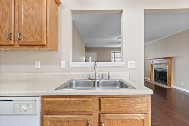 Building Photo - 1566 Autumn Dr