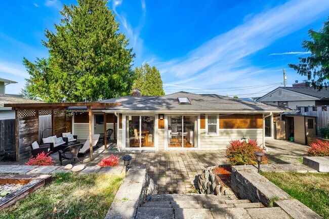 Building Photo - 7541 S Sunnycrest Rd