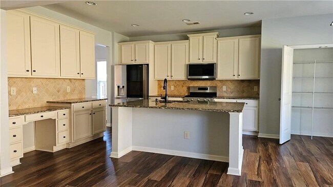 Building Photo - 400 Macland Mill Dr