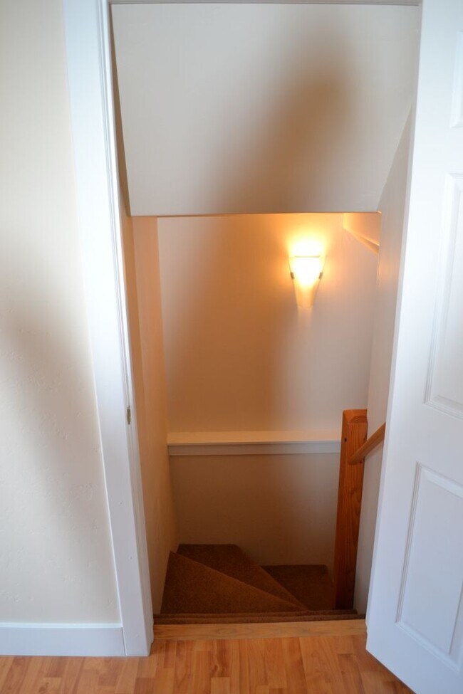 Building Photo - Oak Street Duplex