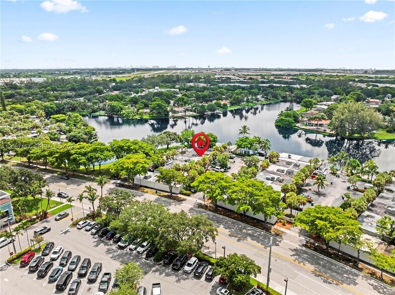 Building Photo - 6480 Miami Lakes Dr