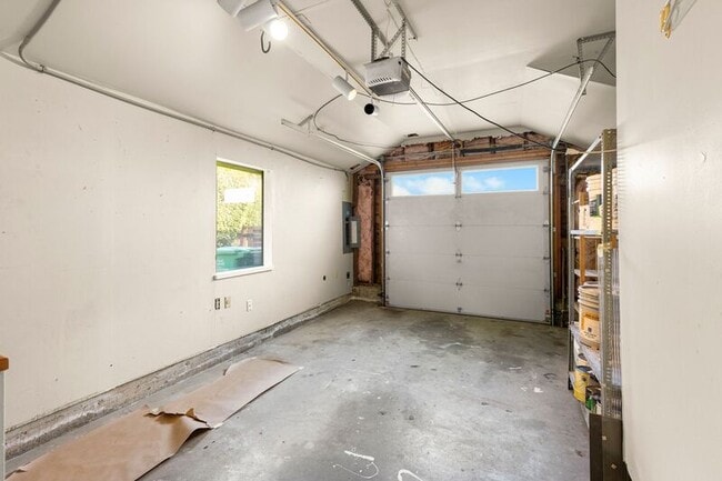 Building Photo - 5117 SW Lowell St