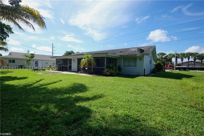 Building Photo - 257 Cape Coral Pkwy E