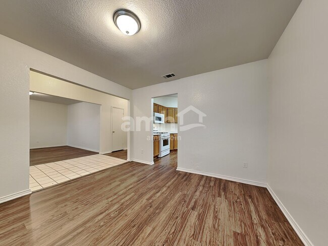 Building Photo - 3806 Evinrude Dr