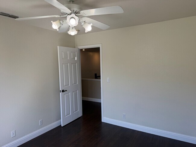 Building Photo - 9223 Camden Lake Way