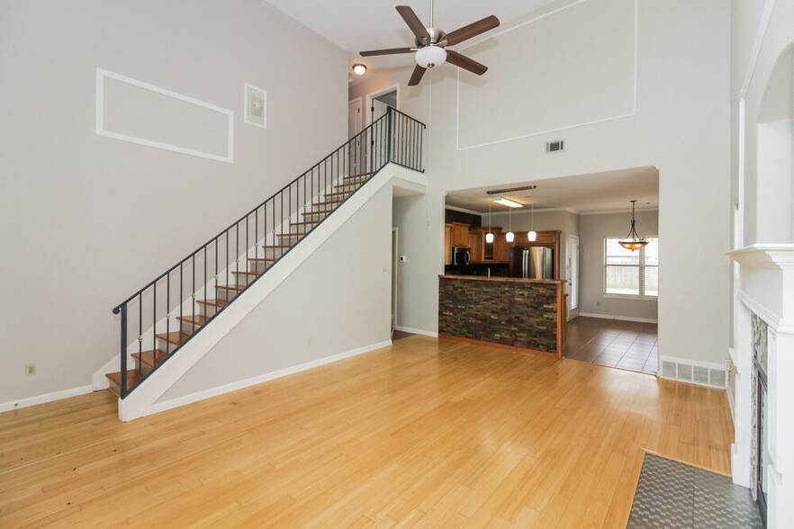 Building Photo - 450 Green Willow Cove