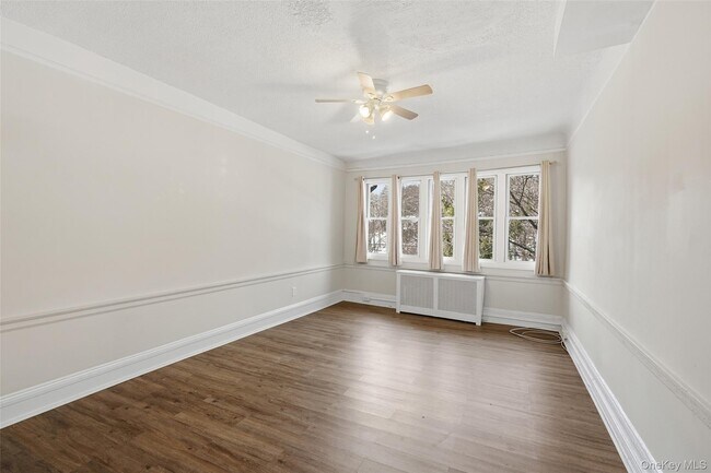 Building Photo - 220-20 Garth Rd