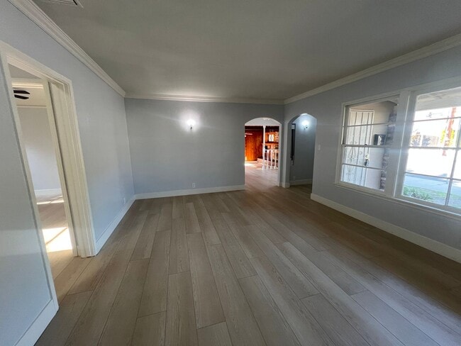 Building Photo - Burbank 3 bedroom 2 bathroom house for ren...