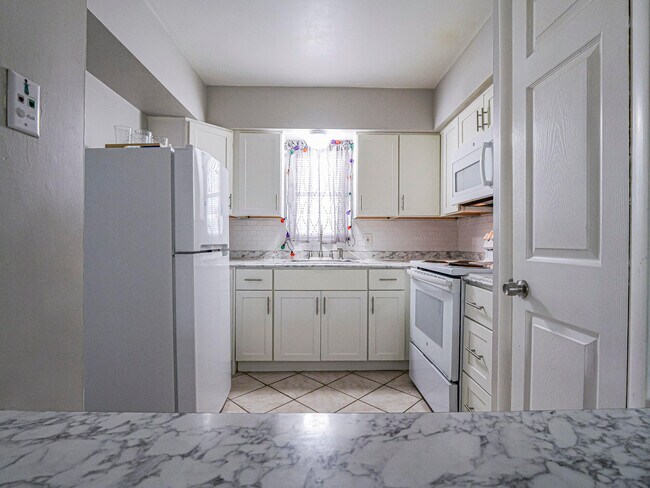 Building Photo - 677 Royal Palm Blvd