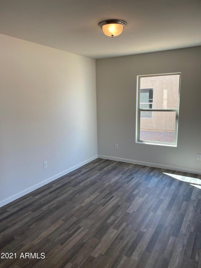 Building Photo - 250 W Bobcat Ct