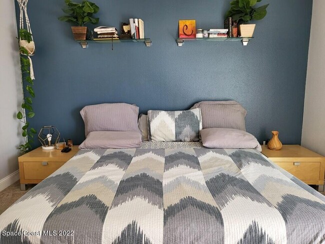 Building Photo - 335 Paradise Blvd