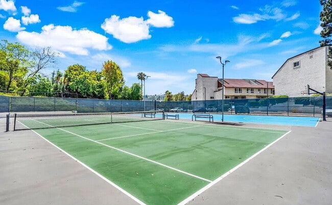 Building Photo - This 1-bedroom, 1-bathroom unit offers an ideal blend of comfort, convenience, and community