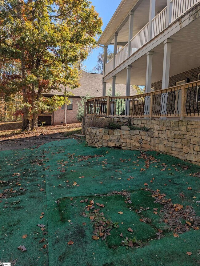 Building Photo - 154 S Lake Emory Dr