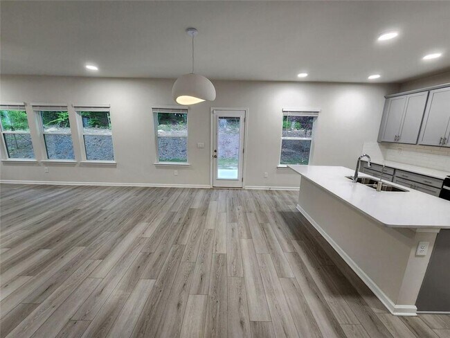 Building Photo - 235 Vly Oak Dr