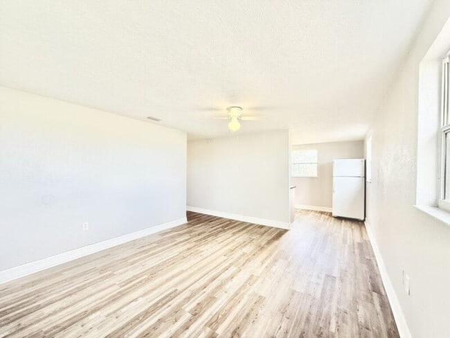 Building Photo - 235 W Northside Dr