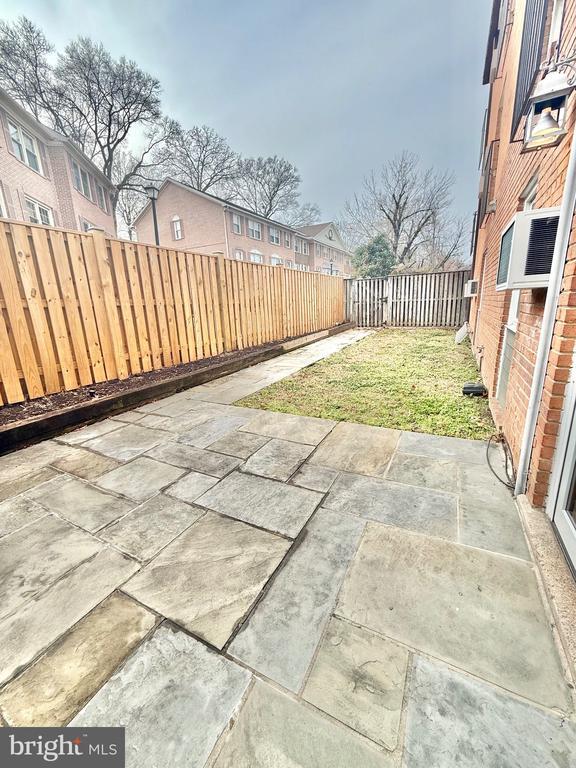 Building Photo - 720 W Glebe Rd