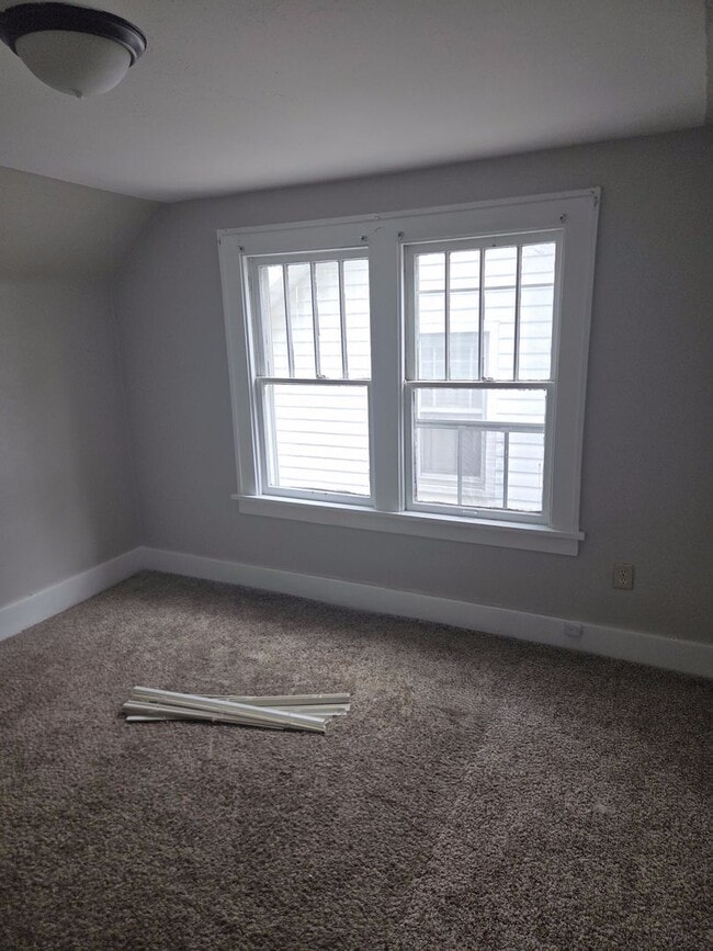 Building Photo - Spacious 4-Bedroom Home in Peoria — Dog-Friendly & Move-In Ready!
