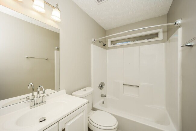 Building Photo - 540 Hillsdale Dr