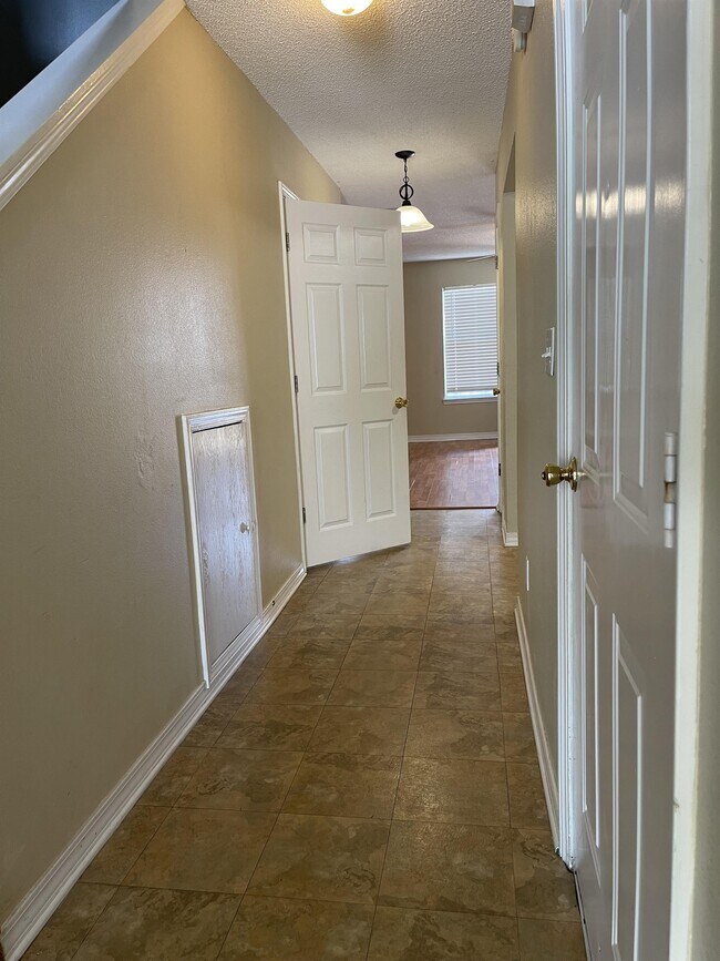 Building Photo - 495 Keystone Rd