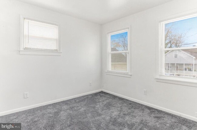 Building Photo - 107 River Rd Dr