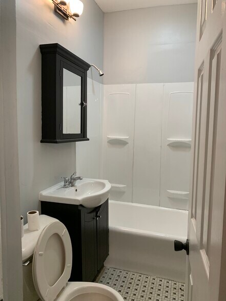 Building Photo - 318 N 41st St