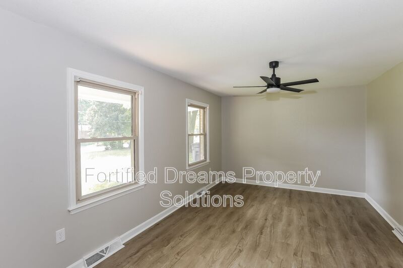 Building Photo - 1141 Carolina Cir