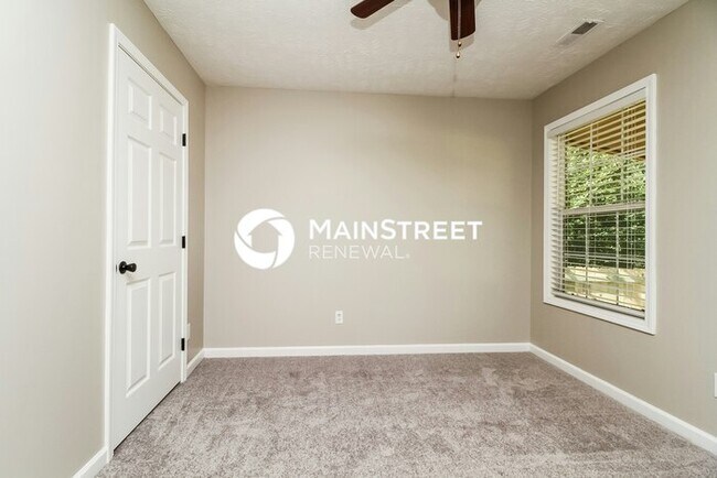 Building Photo - 3 Bedroom Pet-Friendly Home in La Vergne, TN with Main Street Renewal