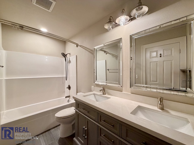 Building Photo - Spacious & Modern 3BR/2BA Home in Quiet Hillsboro Neighborhood