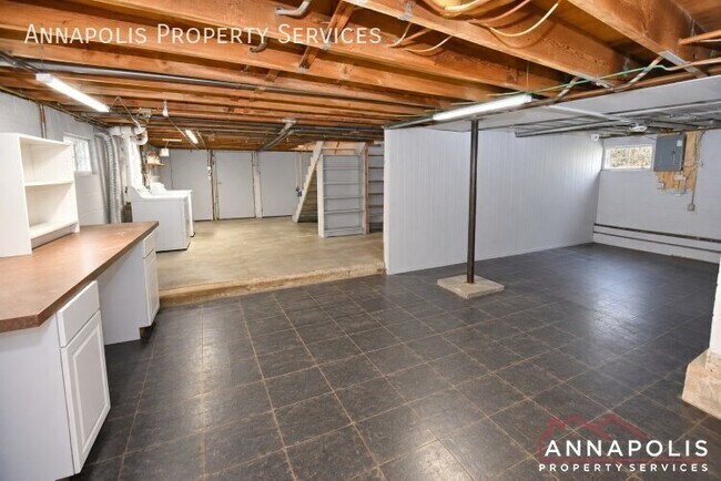 Building Photo - 1204 Breitwert Ave