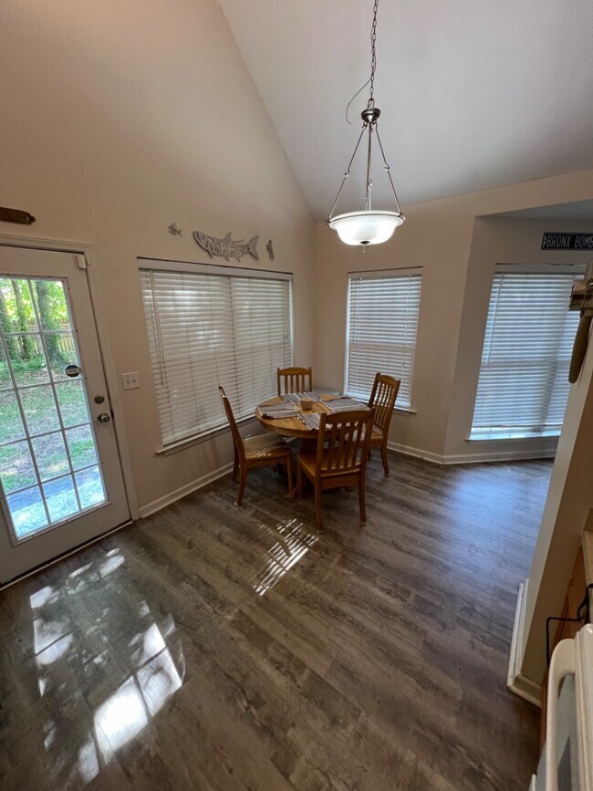 Building Photo - 704 Bunkhouse Dr