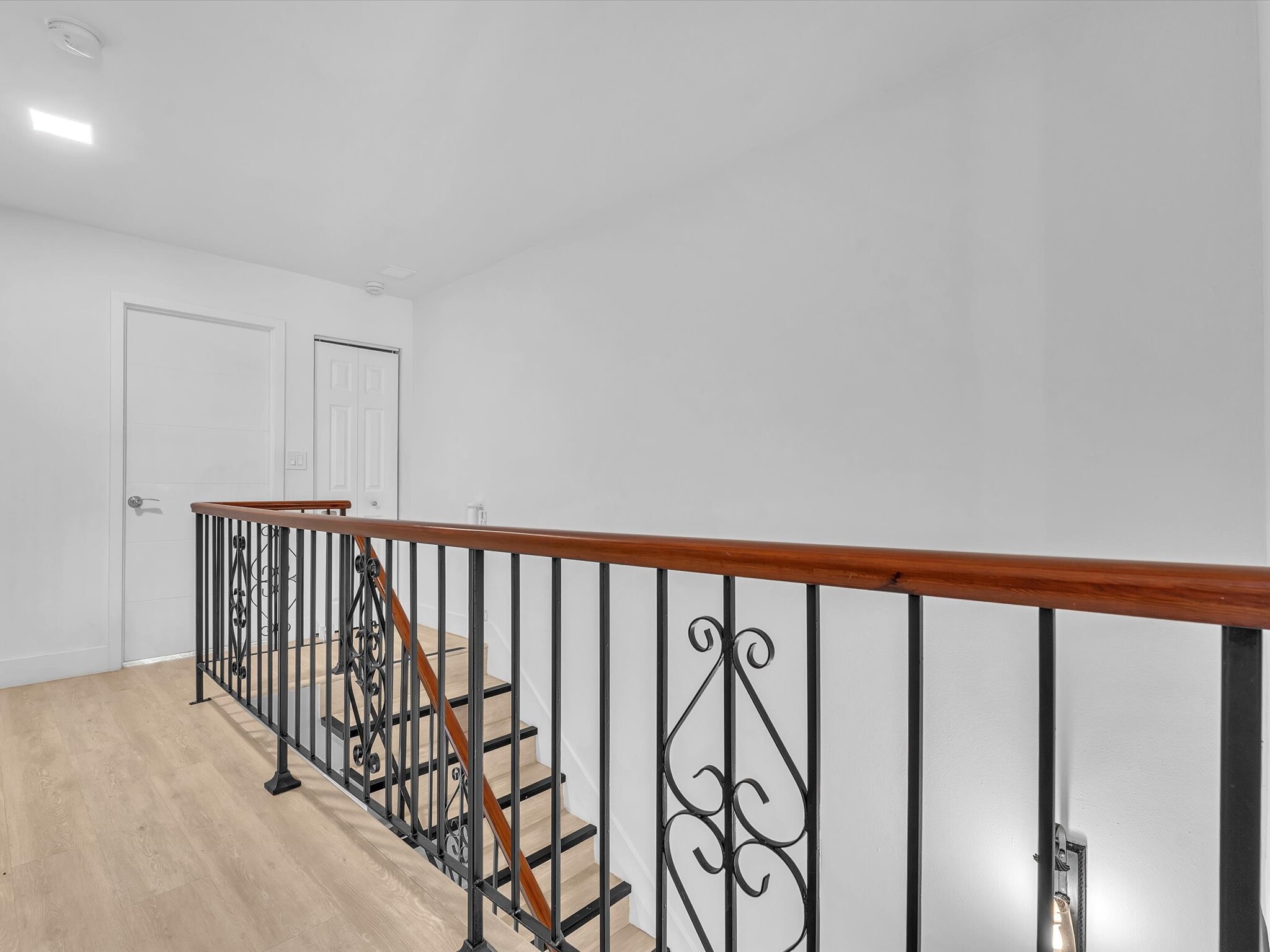 Building Photo - 4006 Estepona Ave