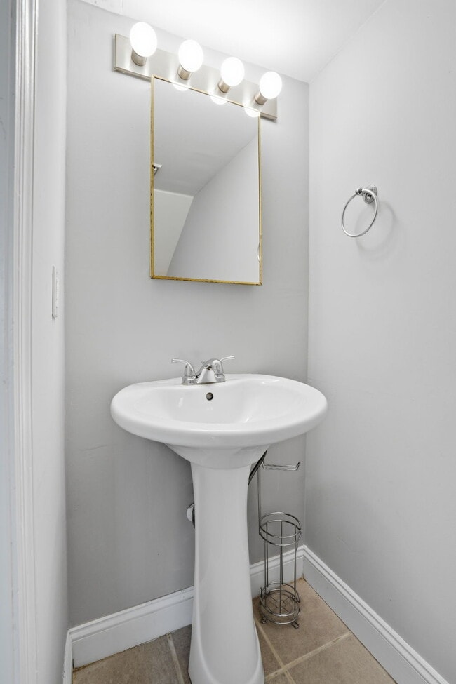 Building Photo - 7881 Nummie Ct