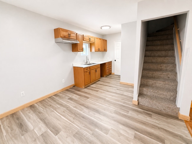 Building Photo - Updated 3 Bedroom Home Near Westgate Park with Modern Finishes