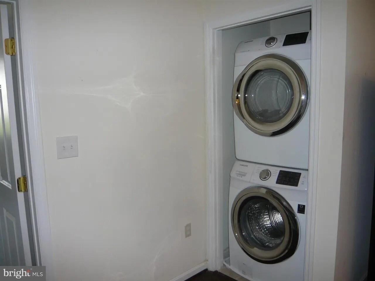 Washer Dryer - 2517 Saint Paul St