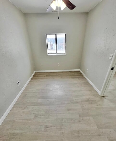 Building Photo - 404 N Walnut St