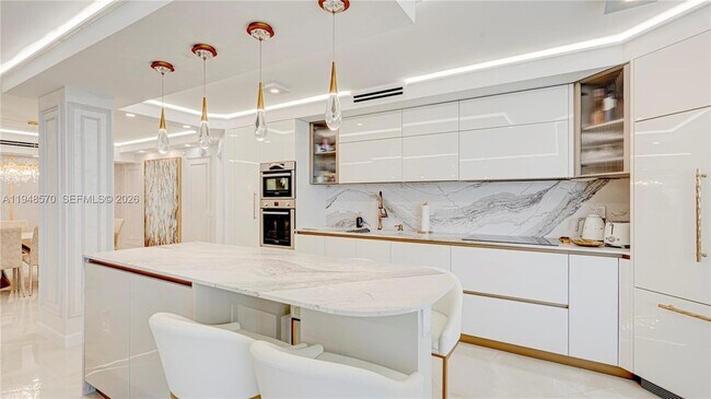 Building Photo - 16711 Collins Ave