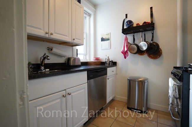 Building Photo - 74 Brainerd Rd