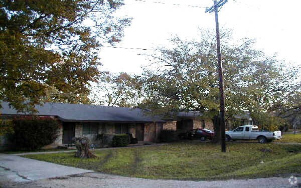 Building Photo - 7006 Creedmoor Dr