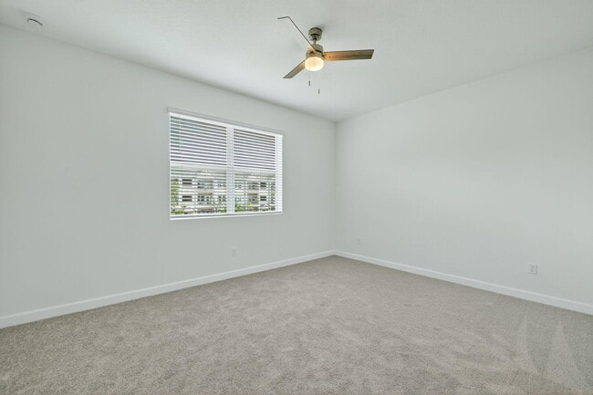 Building Photo - 309 SE Crossoak Ln